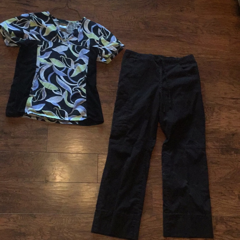 Scrub set